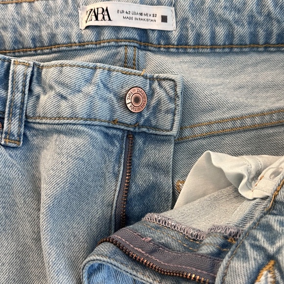 Zara Mom Fit High Waist Jeans, Light Wash, Size 10 - Picture 6 of 9